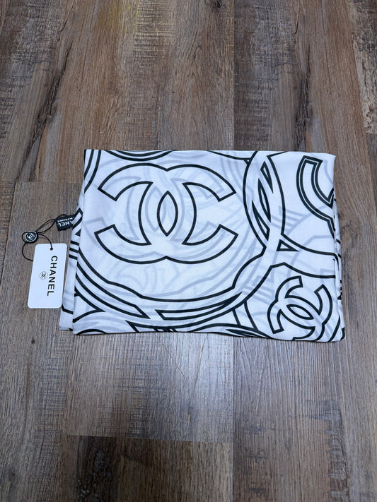 Chan black&white scarf