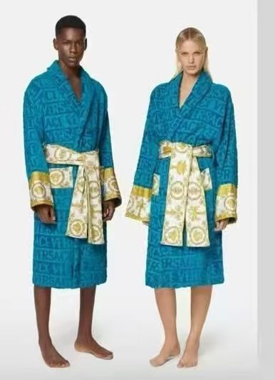 V Robe