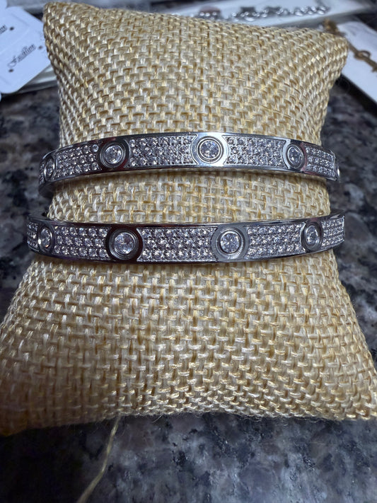 Carti Silver Stones